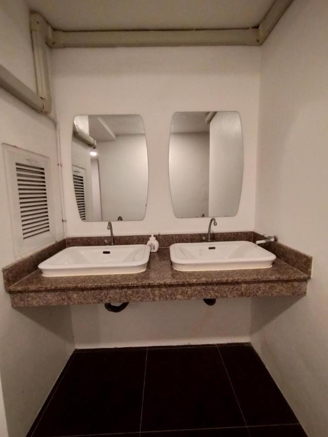 Breeze Hostel Джомтьен Экстерьер фото